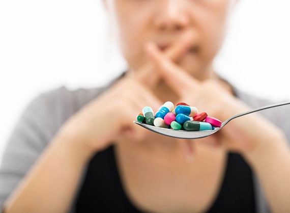 Importancia de contactar al médico y nunca auto-medicarse